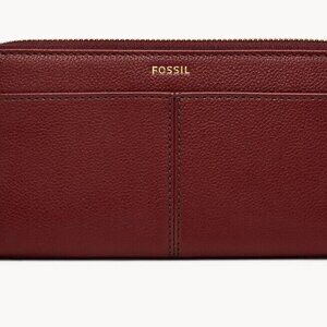 Brand New Beautiful Fossil Tara Zip Clutch in Red Velvet